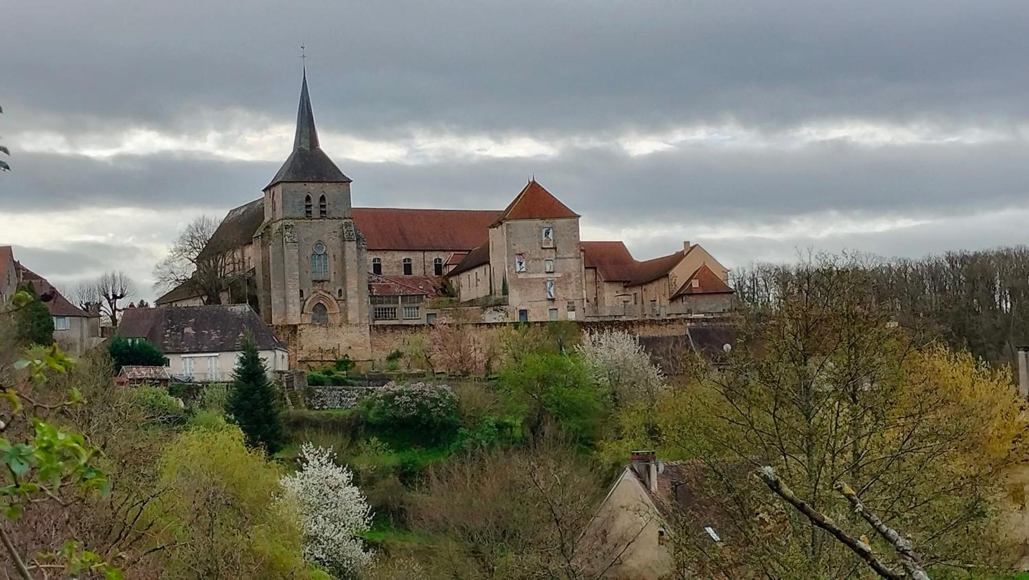 Gite "La Petite" Saint-Benoit-du-Sault Bagian luar foto