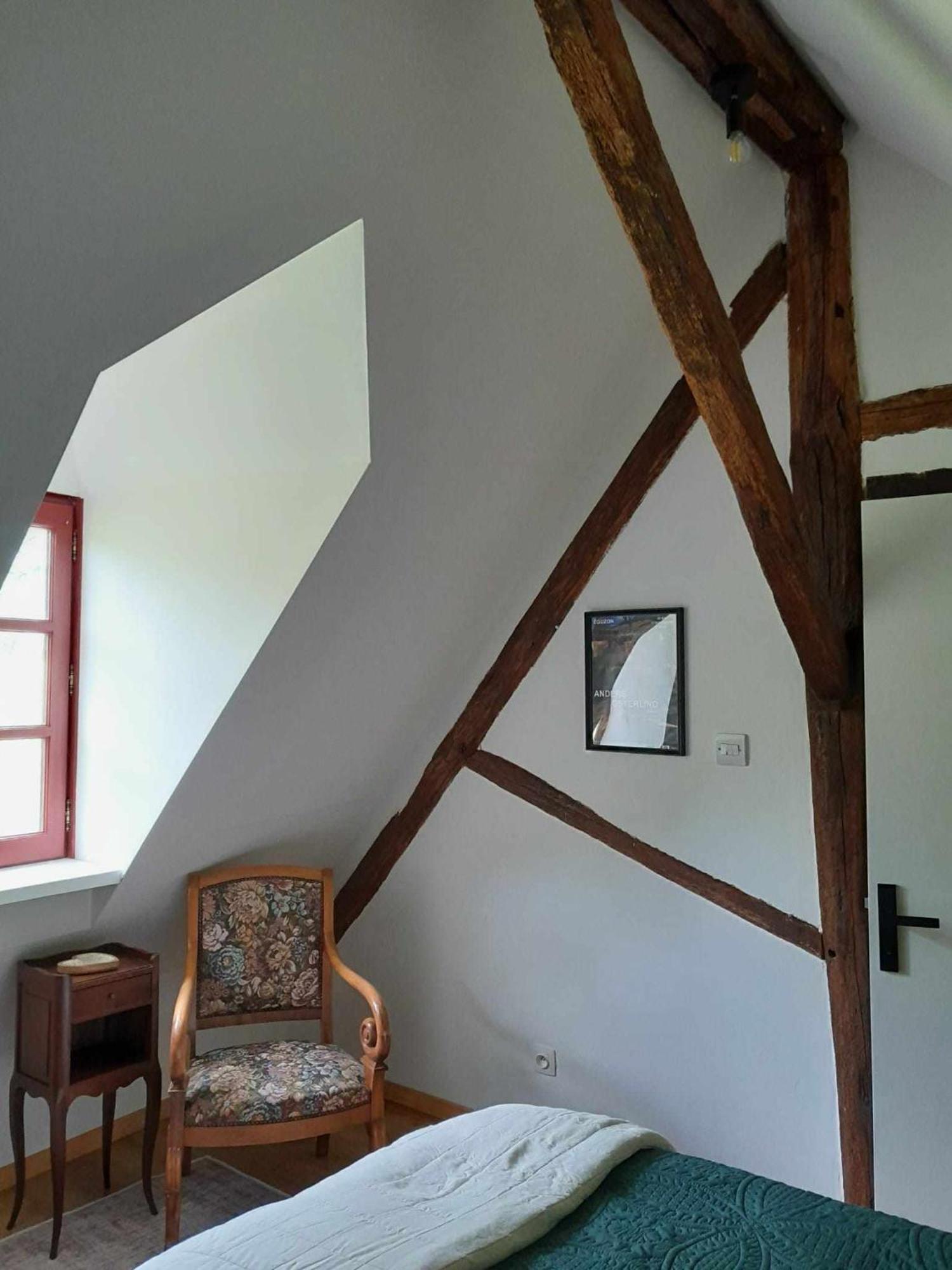 Gite "La Petite" Saint-Benoit-du-Sault Bagian luar foto