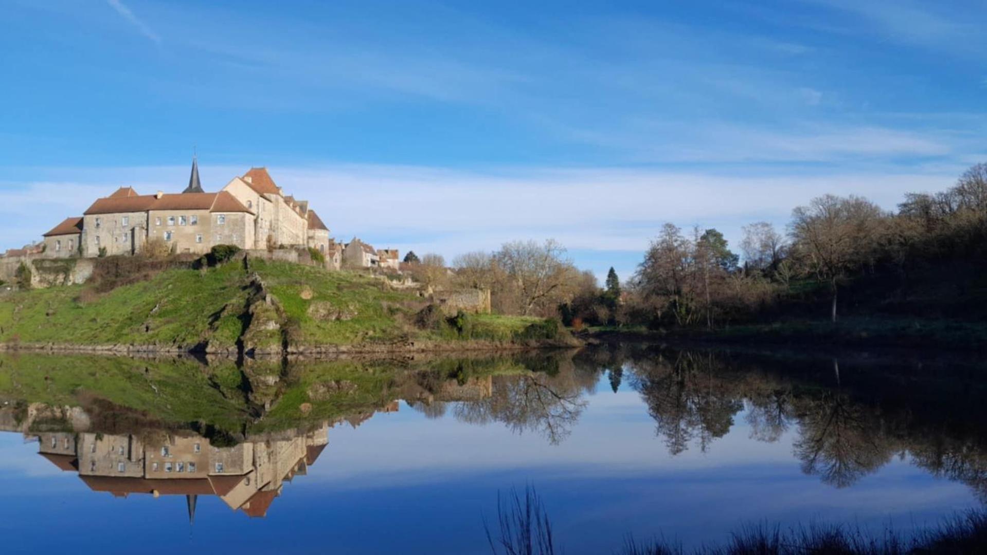 Gite "La Petite" Saint-Benoit-du-Sault Bagian luar foto