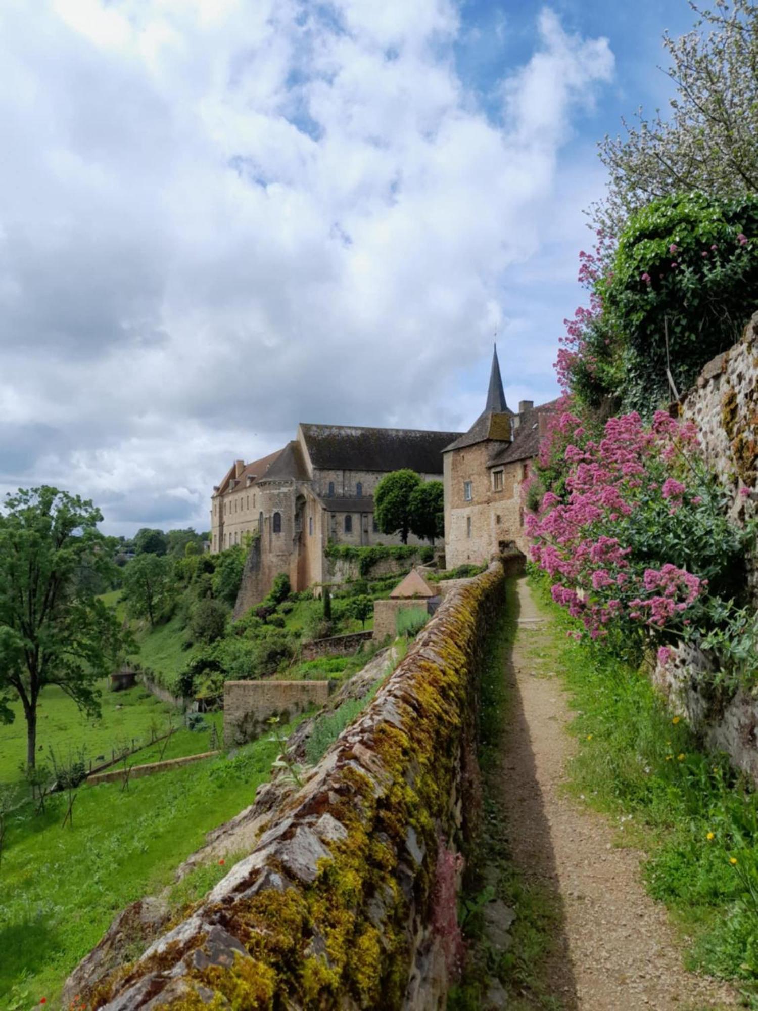 Gite "La Petite" Saint-Benoit-du-Sault Bagian luar foto