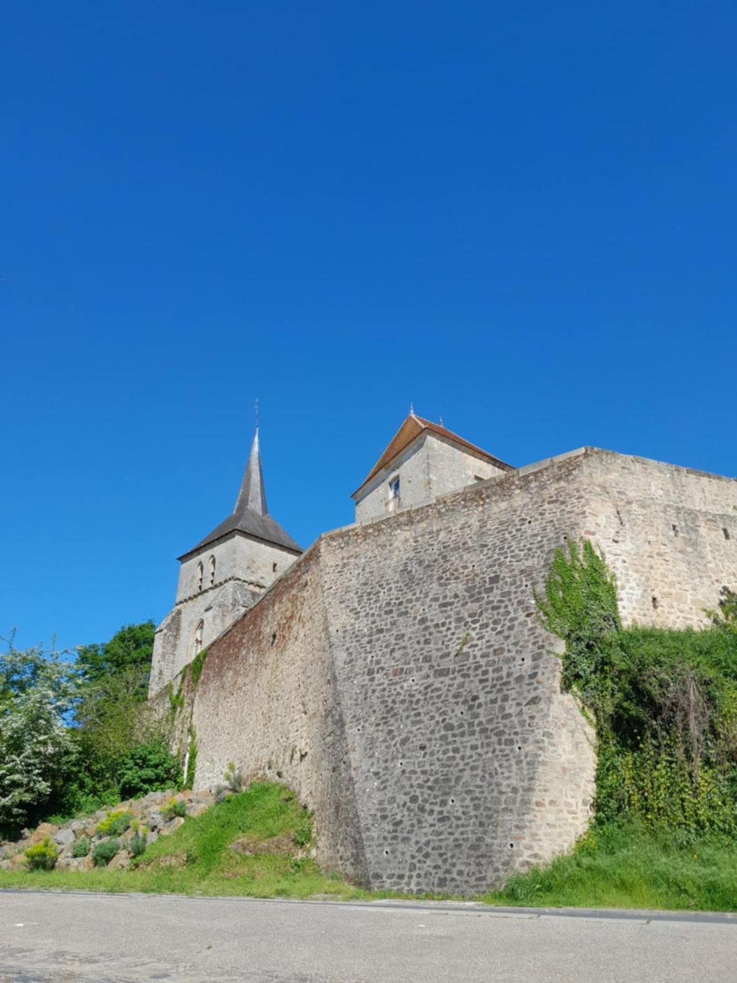 Gite "La Petite" Saint-Benoit-du-Sault Bagian luar foto